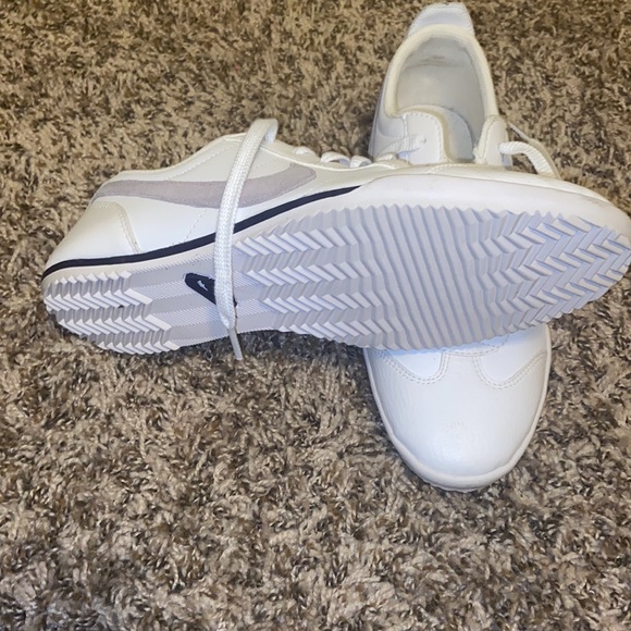 Nike women Fivekay in gray and white size 8.5 - Picture 3 of 7